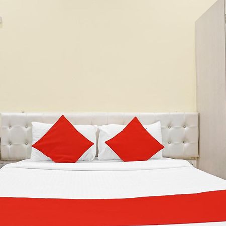 Hotel O 24K Inn Mundhva Екстериор снимка