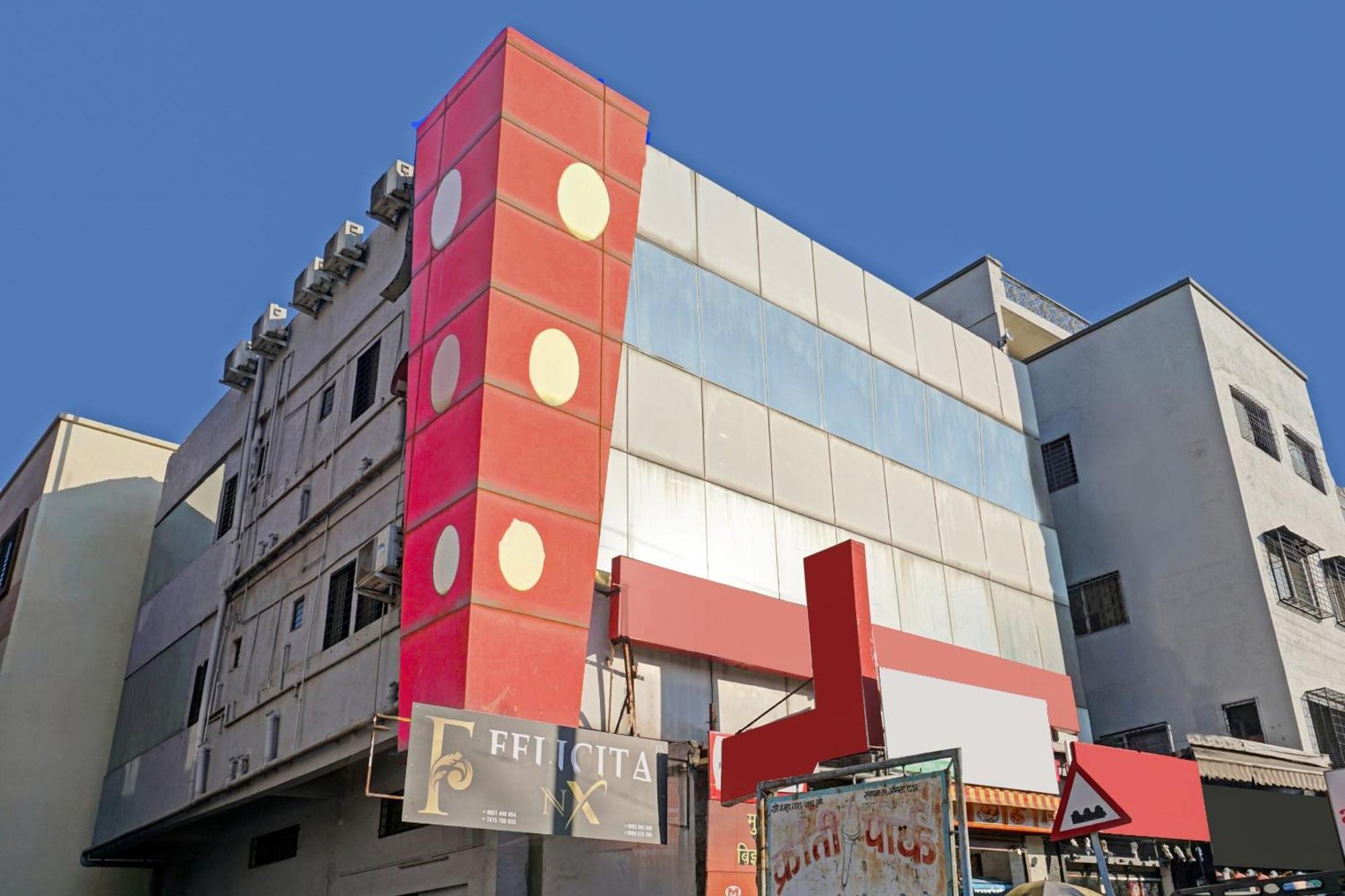 Hotel O 24K Inn Mundhva Екстериор снимка